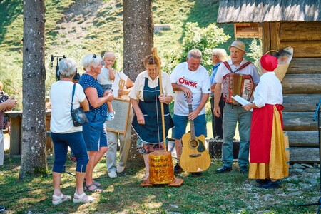 Oživljanje spominov na lučke ribe v etno vasici (Foto Janez Kotar)